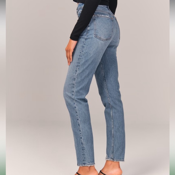 Abercrombie & Fitch The Mom High Rise Jeans - Picture 3 of 5